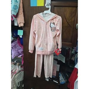 5t brand new hello kitty tracksuit, item 641